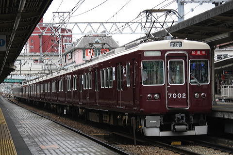 } 7000n  7002F~8R 7002 [^]  ] @ \O    